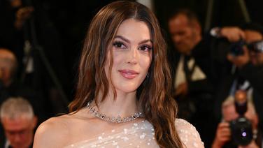 «Pas mal de problèmes ces derniers temps» : Iris Mittenaere s’exile dans une clinique loin d’Antoine Dupont