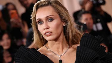 «Hannah Montana fera toujours partie de moi» : Miley Cyrus donne rendez-vous aux fans pour les 20 ans de la série