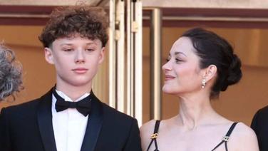 Cannes 2026 - Marion Cotillard pose avec son fils Marcel sur les marches, leur complicité nous touche !