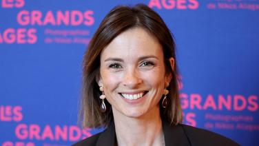 Isabelle Ithurburu avec son chéri Maxim Nucci : au summum du chic et de l’émotion, le couple fait une rare apparition à Cannes