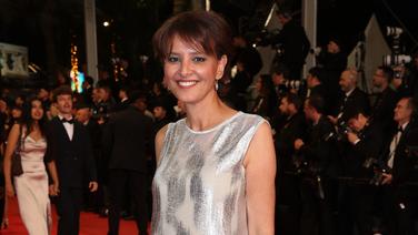Najat Vallaud-Belkacem au Festival de Cannes : loin des bisbilles politiques, elle attire tous les regards sur le tapis rouge
