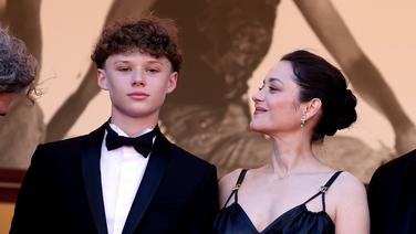 Marcel Canet sur le tapis rouge de Cannes avec ses parents : son parrain est aussi très célèbre dans le milieu du cinéma !