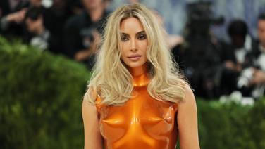Calabasas : Kim Kardashian et le créateur de Bridgerton s’associent pour Netflix