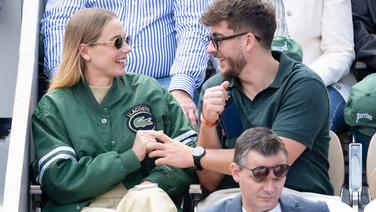 Amandine Petit et son désormais mari Julien Georges, à Roland-Garros, en 2026.