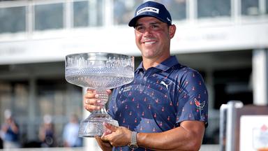 Gary Woodland tient le trophée de champion après avoir remporté le tournoi de golf Texas Children’s Houston Open, à Houston, au Texas, aux États-Unis, le 29 mars 2026.