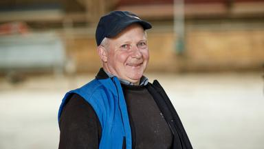 Daniel (L’amour est dans le pré) : famille, reconversion professionnelle, passions… Que sait-on de la vie de l’éleveur de moutons dans le Pas-de-Calais