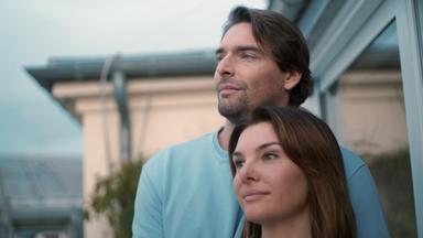 Camille Lacourt, sa compagne Alice Detollenaere évoque l’annonce de son cancer : “On venait de parler d’avoir un enfant ensemble”