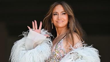 Ni rouge, ni rose : Jennifer Lopez mise sur la couleur de manucure parfaite pour l’automne
