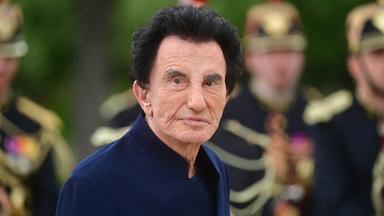 Jack Lang fait encore grincer des dents, son apparition tout sourire dans l’Est parisien parmi un joyeux cortège de 350 000 personnes ne passe pas !