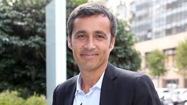 Triste nouvelle pour Olivier Galzi : à Avignon, l’ex-présentateur du 20h pleure la disparition soudaine d’un fidèle parmi les fidèles, “Tu vas nous manquer”