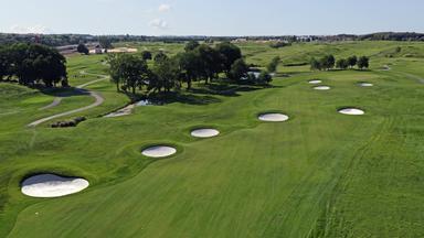 Le cinquième trou de l’Albatros, au Golf National, à Guyancourt (Yvelines), qui accueille le FedEx Open de France du jeudi 24 novembre au dimanche 27 septembre.