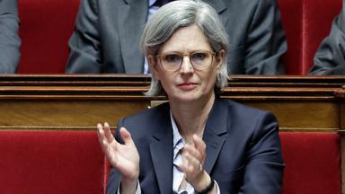 Sandrine Rousseau, députée écologiste de Paris, a déposé un amendement pour rétablir de facto l’âge de départ à 62 ans.