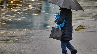Météo du week-end : fortes pluies et nouveau coup de vent sur la Manche, avec des rafales jusqu’à 100 km/h