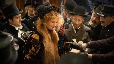 Sandrine Kiberlain dans le film Sarah Bernhardt, la Divine