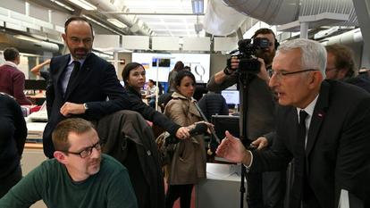 Le premier ministre, Édouard Philippe, et le PDG de la SNCF, Guillaume Pépy, en visite à la gare de l'Est, le 19 octobre 2019.