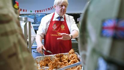 Le salaire minimum pour les employés de plus de 25 ans va augmenter de 6,2% au 1er avril pour passer à 8,72 livres de l'heure, a indiqué le Trésor.