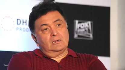 Rishi Kapoor a commencé sa carrière en 1970 en interprétant une version plus jeune du personnage de son père dans le film Mera Naam Joker.