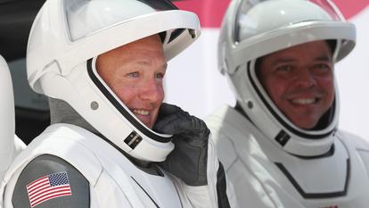 La navette ramène Bob Behnken et Doug Hurley.