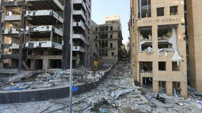Une rue du centre de la capitale libanaise, à la suite de l'explosion massive dans le port voisin.