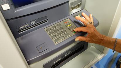 Selon l'étude Panorabanque 2020, six Français sur dix se retrouvent dans le rouge au moins une fois par an.