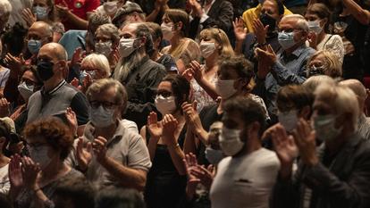 Lors de cette étude, baptisée PRIMA-CoV, les masques étaient obligatoires, mais aucune distanciation physique n'était imposée.