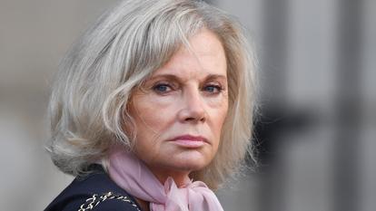J'ai donc pris la décision de passer le relais et de renoncer à présider cette commission», indique-t-elle dans une déclaration écrite.