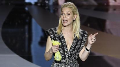 Marina Foïs en robe à paillettes rappela qu’elle avait eu seize nominations et zéro récompense.