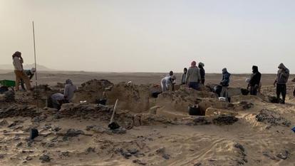 Fouille d’un des secteurs du site archéologie du tell Ganoub Kasr al-Agouz, en décembre 2020.