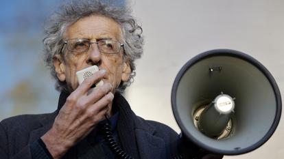 Le militant Piers Corbyn lors d'une manifestation à Londres.
