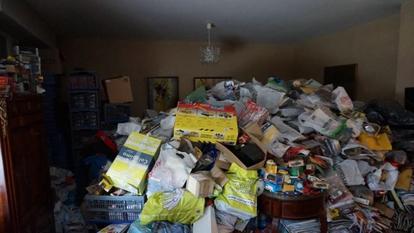 Photo taken at the home of Mr. and Mrs. C. (Mother and son) by Dr. Alexandre Leroy for his medical thesis "Diogenes syndrome in 2017: where are we?"