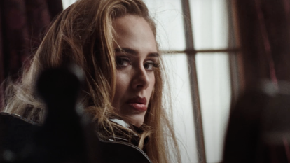 Après six ans d'absence, Adele revient avec Easy On Me, premier extrait de son quatrième album studio intitulé 30, à paraître le 19 novembre.