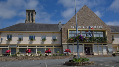 La mairie de Callac, commune des Côtes-d’Armor.