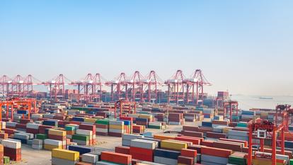 Les douanes précisent toutefois que «la hausse des importations et exportations en valeur est majoritairement portée par la croissance des prix des biens échangés».