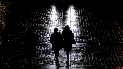 Face à l'insécurité dans les rues, comment les femmes s'organisent pour ...