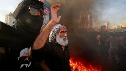 À l'appel du clerc chiite Moqtada Sadr, plusieurs milliers de personnes ont manifesté sur une avenue de Bagdad proche de l'ambassade de Suède, ce vendredi.