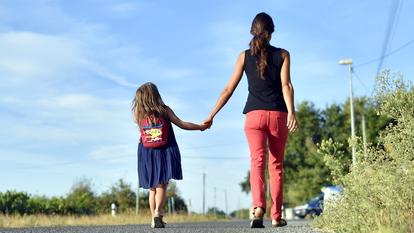 «Une étude de l'Insee, parue en 2021, indique que 41% des enfants des familles monoparentales vivent sous le seuil de pauvreté contre 15% dans les familles traditionnelles.»