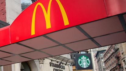 Les géants américains McDonald’s et Starbucks se sont retrouvés dans une posture délicate, peu après le déclenchement du conflit entre Israël et le Hamas.