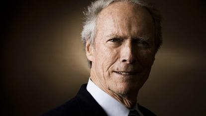 Ce n'est plus la justice ou la vérité en tant que telle qui préoccupe Eastwood, mais bien le dilemme moral qui habite son héros tiraillé entre le bien et le mal.