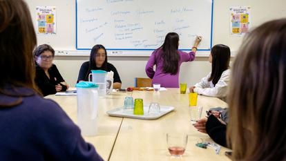 Au lycée professionnel Saint-Jean, à Sannois (Val-d’Oise), neuf élèves de 15 à 18 ans participent à un atelier d’éducation sexuelle et affective.