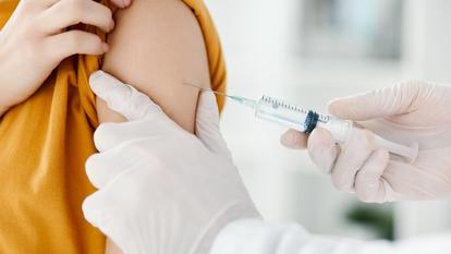 Un vaccin contre le zona remboursé pour toutes les personnes âgées et à ...