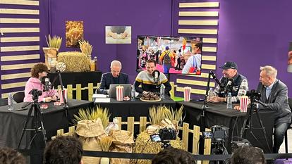 Maria Moreno (@mariappymeal sur TikTok), Samuel Étienne et Bastien Stervio (@stervio sur YouTube) animaient une émission en direct sur la plateforme Twitch depuis le Salon de l’agriculture, ce lundi 24 février 2025.