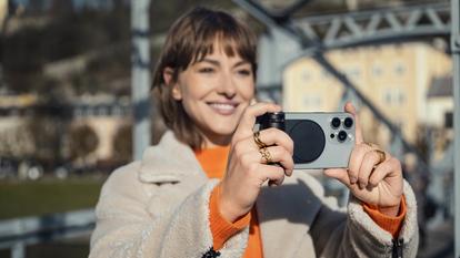 La marque d’appareils photos, Leica, lance sa poignée adaptée à l’Iphone.
