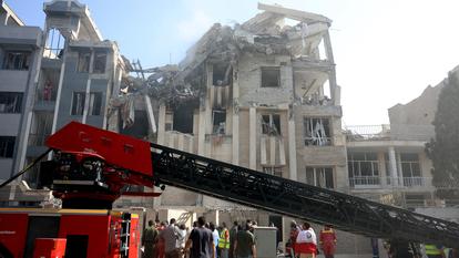 Un immeuble touché par une frappe israélienne, à Téhéran (Iran), le 13 juin 2025.