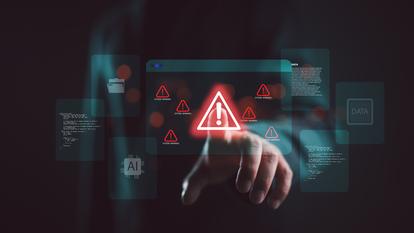 «On parle d’identifiants et de mots de passe qui peuvent être utilisés pour accéder, par exemple, aux comptes bancaires des internautes», explique l’expert.