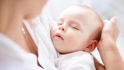 Si la parentalité continue de faire rêver la jeunesse, leurs projets de famille sont cependant revus à la baisse au fil du temps.