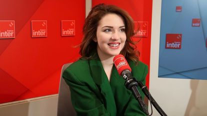 La créatrice de contenu Louise Aubery a lancé début mai une nouvelle émission sur France Inter intitulée Adulescence, pour aborder des questions liées au passage à l’âge adulte..