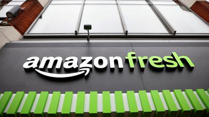 «Cela se fait entièrement sur la base du volontariat et permet aux salariés qui le souhaitent de se rapprocher des clients», précise Griffin Buch, porte-parole d’Amazon.