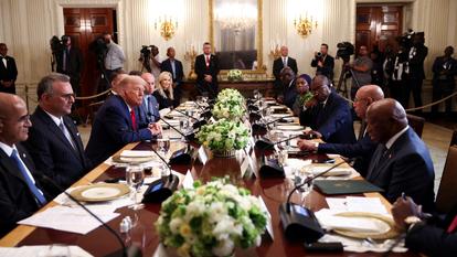 Donald Trump recevait cinq présidents africains à la Maison-Blanche mercredi pour évoquer des questions commerciales, notamment d’exploitation de minerais.