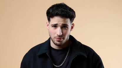Ethan Berrebi s’est fait connaître en filmant des micros-trottoirs sur le réseau social TikTok.