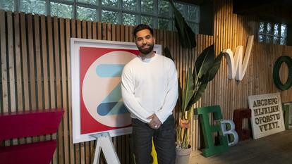 Kendji Girac dans « J’ai pas les mots, 8 semaines pour sortir de l’illettrisme » avec Kendji Girac sur France 2.